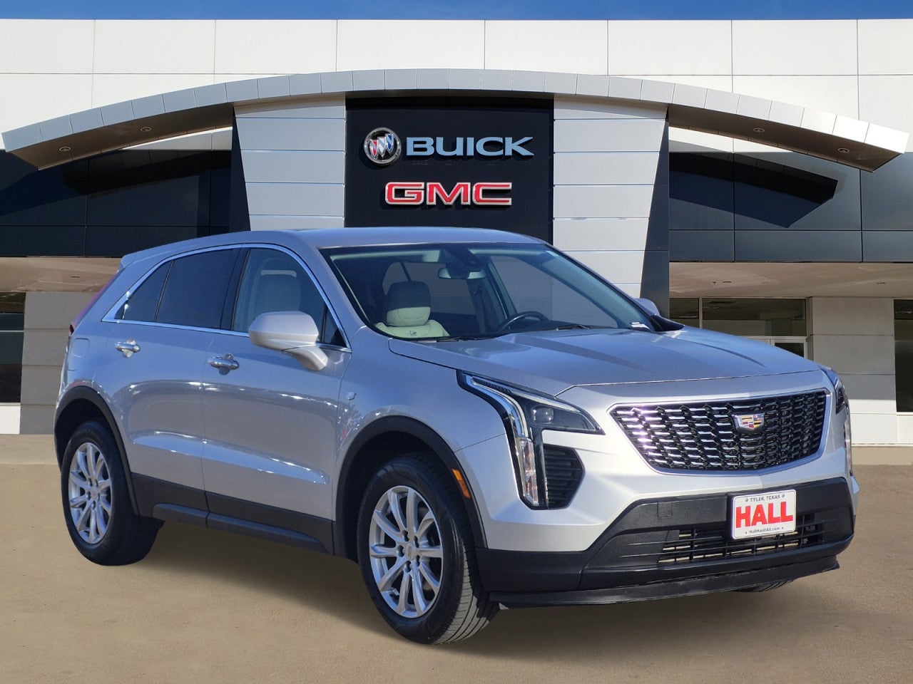 2019 Cadillac XT4 FWD Luxury in Radiant Silver Metallic — front three-quarter view